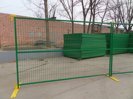 PaintingSprayConstructionPortableFencing_d62cd3ba-fb2c-471b-8cfa-e4dfb5406ab5.jpg